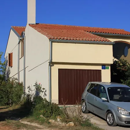 Διαμέρισμα With Parking Space Stinjan, Pula - 2279 *