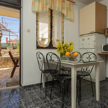 דירה With A Parking Space Stinjan, Pula - 2279 *