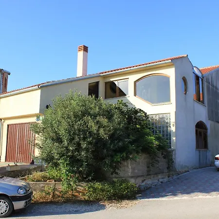 דירה With A Parking Space Stinjan, Pula - 2279 שטיניאן