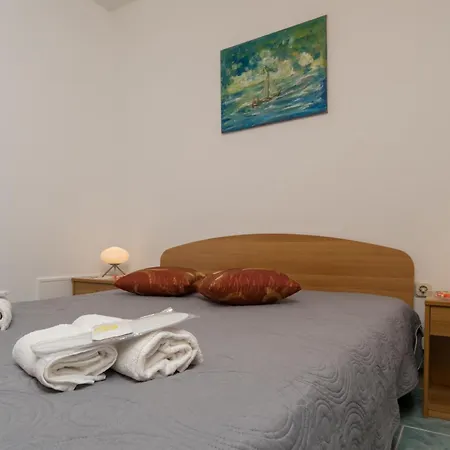 Appartement With Parking Space Stinjan, Pula - 2279 Štinjan