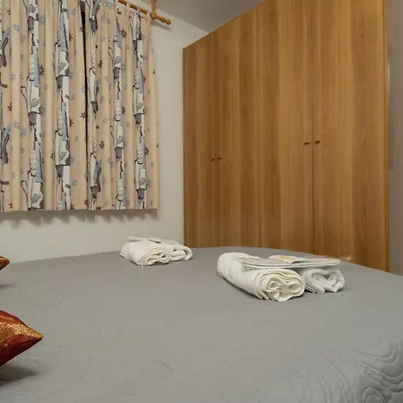 Appartamento With Parking Space Stinjan, Pula - 2279 *
